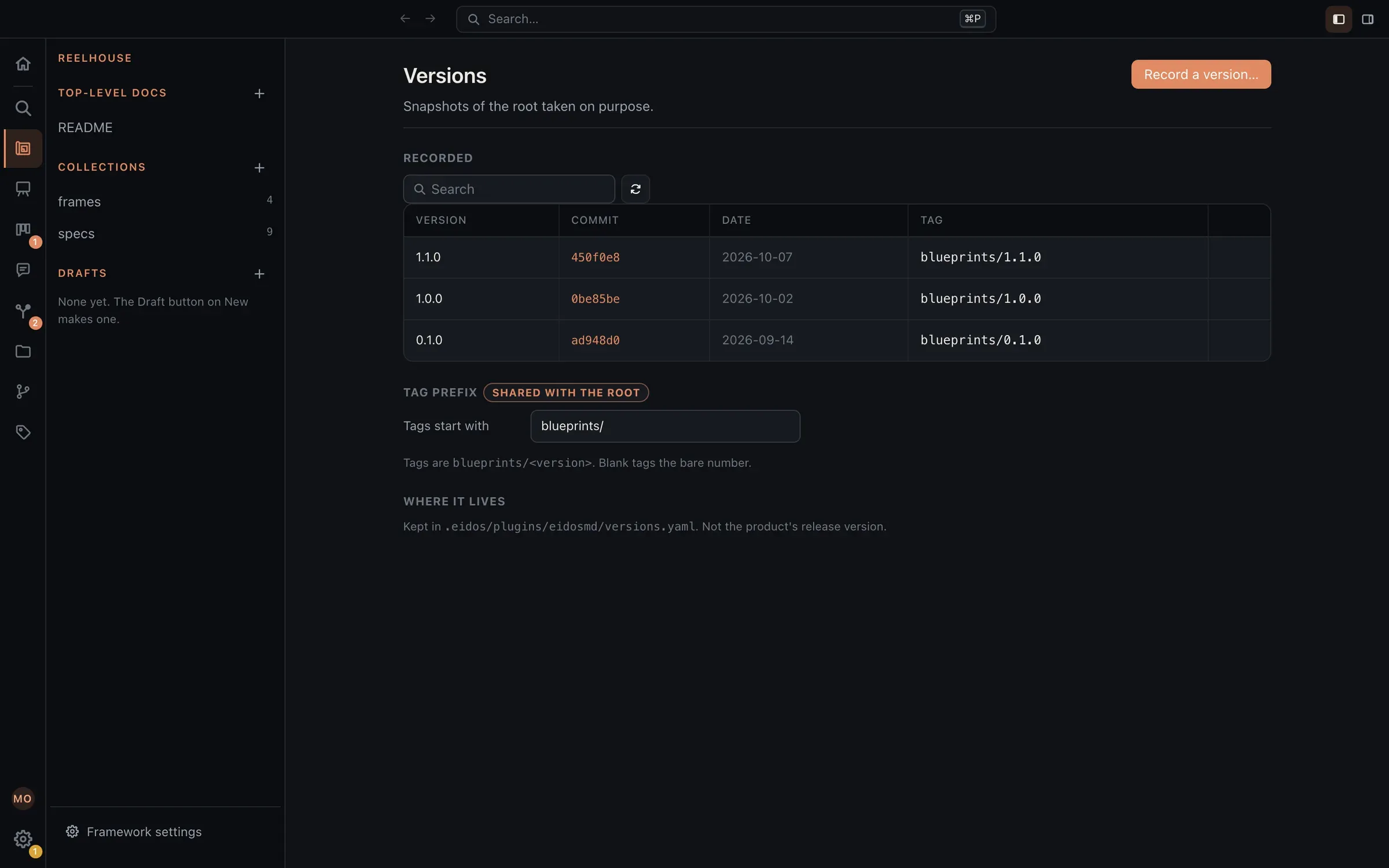 A página Versões no Eidos: três versões de um projeto de cliente, 0.1.0, 1.0.0 e 1.1.0, cada uma com o seu commit, a sua data e a sua tag.